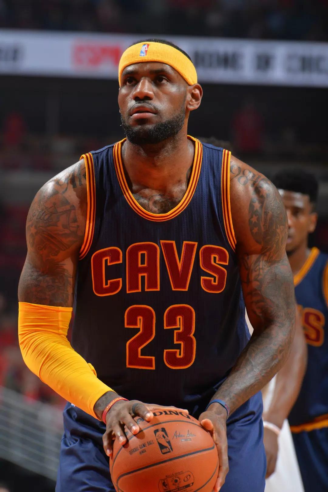 哈登：克尼佩尔投篮准得要命，黄蜂得到他是很大的收获（哈登盛赞克尼佩尔致命投射：黄蜂收获巨大）