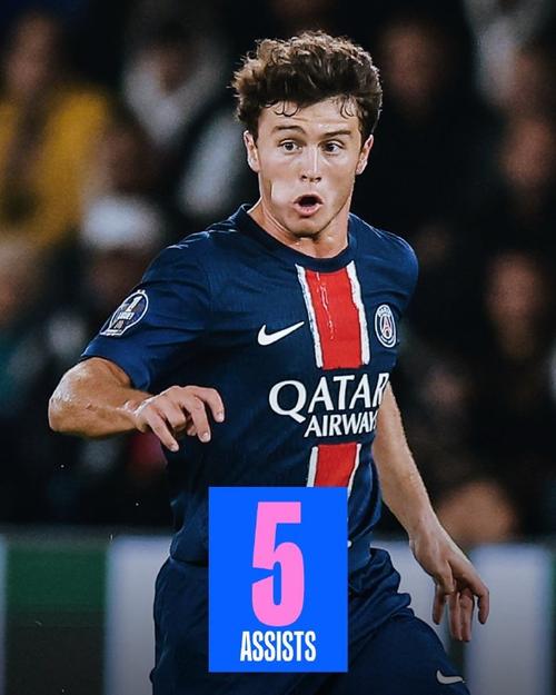 内蒙古额尔古纳初冬银装素裹，金雕翱翔雪原尽显苍穹之王风范（内蒙古额尔古纳初冬白雪皑皑，金雕纵横雪原尽显空中之王风姿）