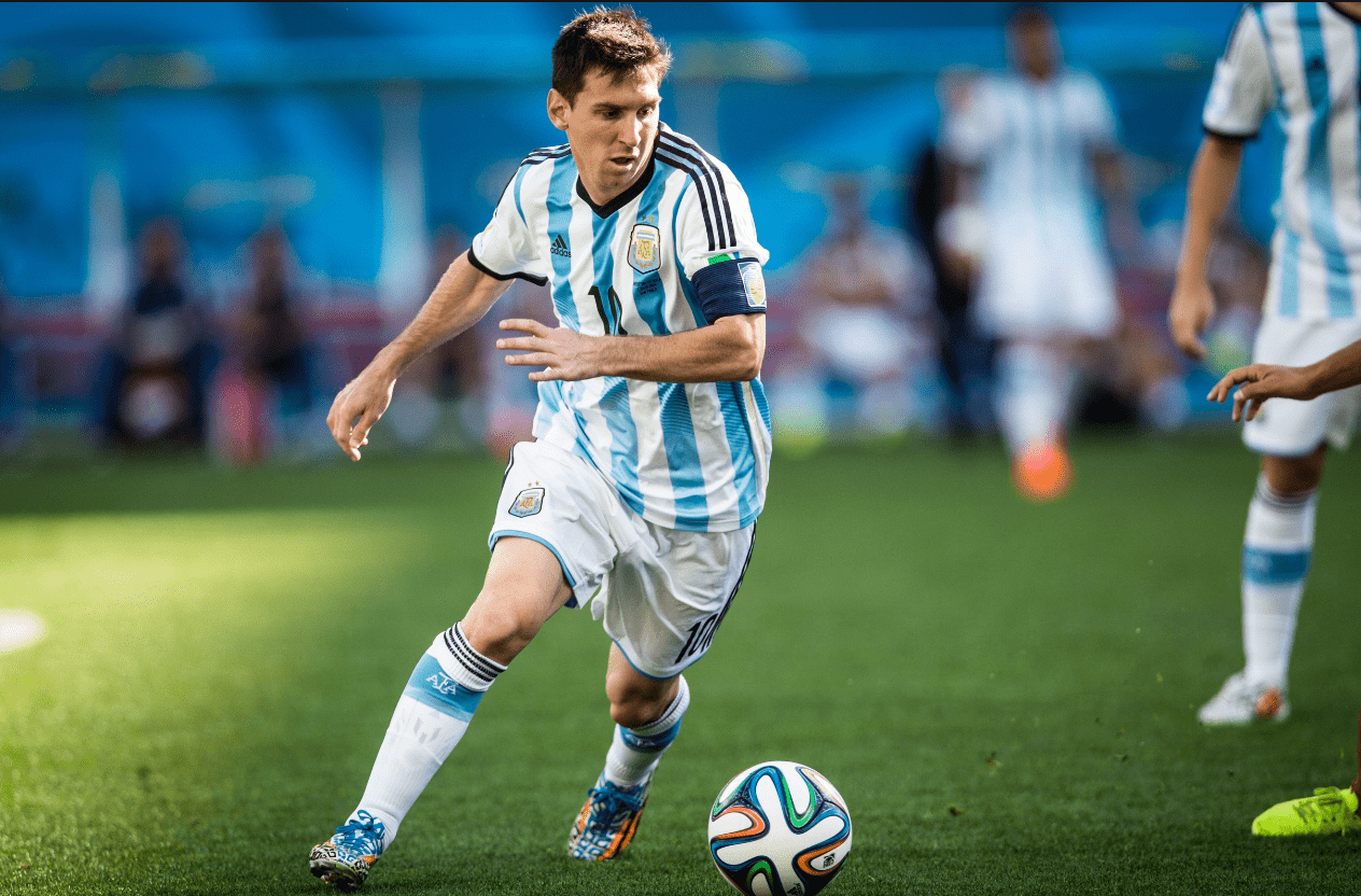 足球报：张外龙这几年一直关注铜梁龙，冲超后他独坐良久（足球报：张外龙多年关注铜梁龙，冲超后独自静坐良久）