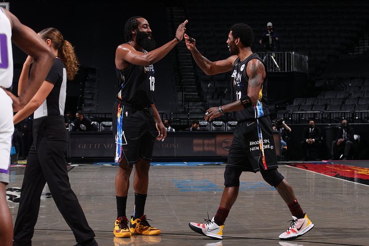 终于进球！亨特跟进正面射中三分 为骑士打破运动战得分荒（亨特正面跟进命中三分，骑士终于终结运动战得分荒）