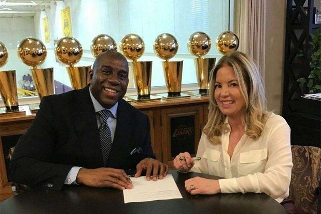 火药味拉满！詹姆斯对狄龙喷垃圾话：你这个小婊砸（剑拔弩张！詹姆斯怒怼狄龙：你这小崽子）