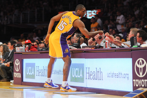 西班牙人董事：球队赛季目标为跻身前六，业务收入达到1亿欧（西班牙人董事：本赛季冲击前六，营收目标达1亿欧元）