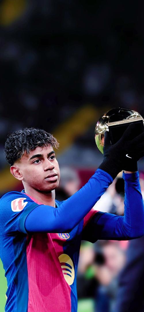 官方：米兰与18岁中场萨拉完成续约；据悉新合同到2030年（官宣：米兰与18岁中场萨拉续约，合同据悉至2030年）