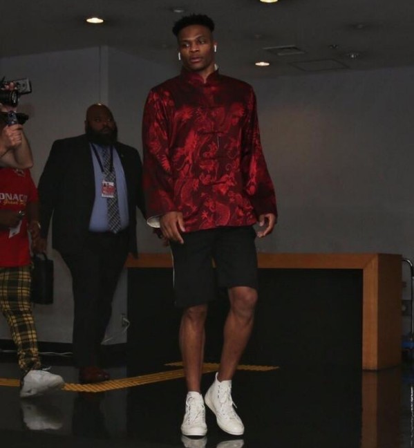 半场： 萨索洛2-1佛罗伦萨，曼德拉戈拉点射，沃尔帕托破门（半场战报：萨索洛2-1领先佛罗伦萨，曼德拉戈拉点球命中，沃尔帕托建功）