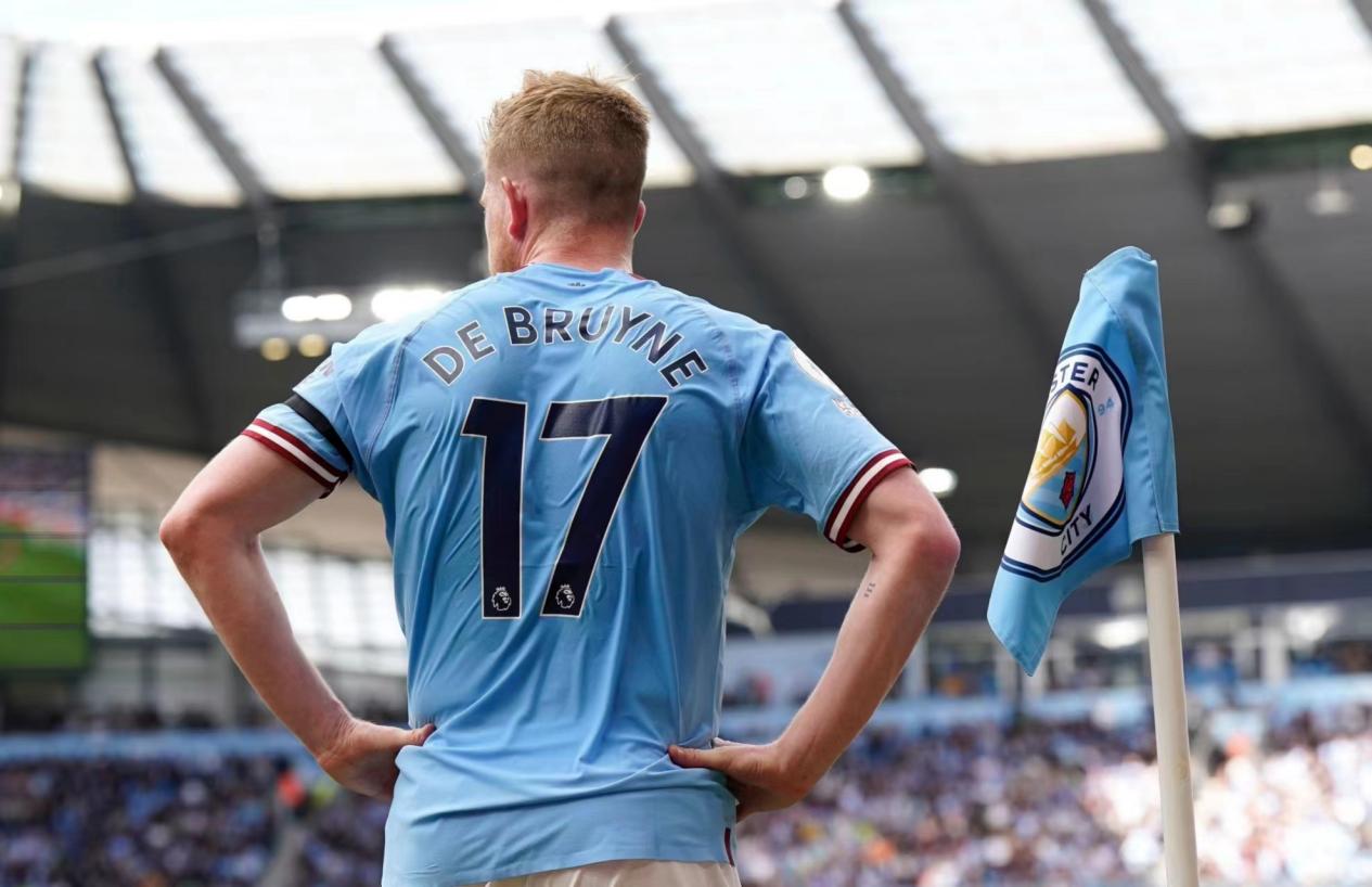 湖人浓眉哥篮下统治力助球队获胜（浓眉篮下称霸助湖人取胜）